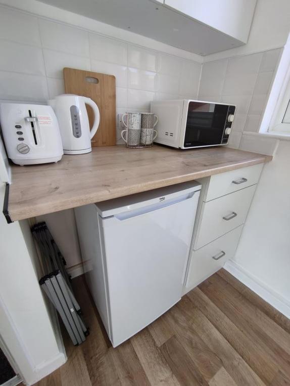 1 Bedroom Apartment With Free Parking Weymouth Exterior photo